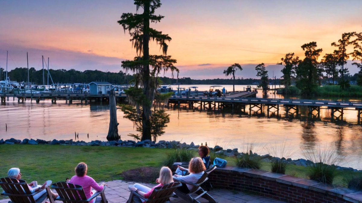 Hertford House | Charming Room Rental in Albemarle Plantation—Golf, Marina & More!