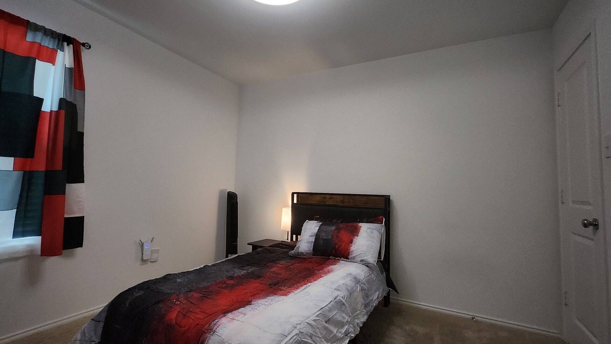 Hutchins House | Charming room with AC and WiFi in wonderful Hutchins in South Dallas county!
