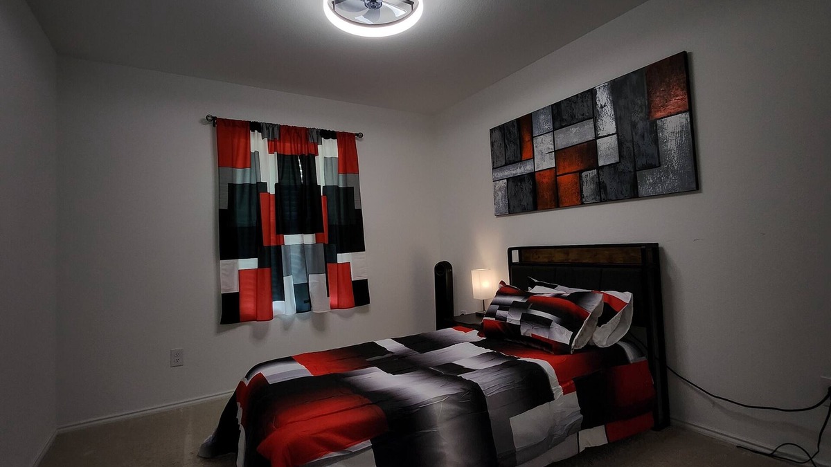 Hutchins House | Charming room within a 3 br home near Dallas with AC and WiFi for a cozy stay