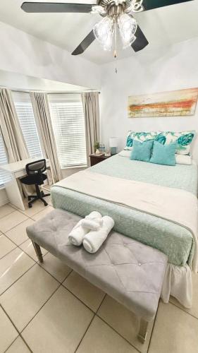 Sandalwood House | Charming Room1 in Cozy Jax House