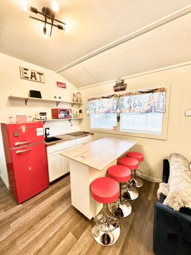 Bandera House | Charming Rt 66 Tiny Cabin-Mins to Main St