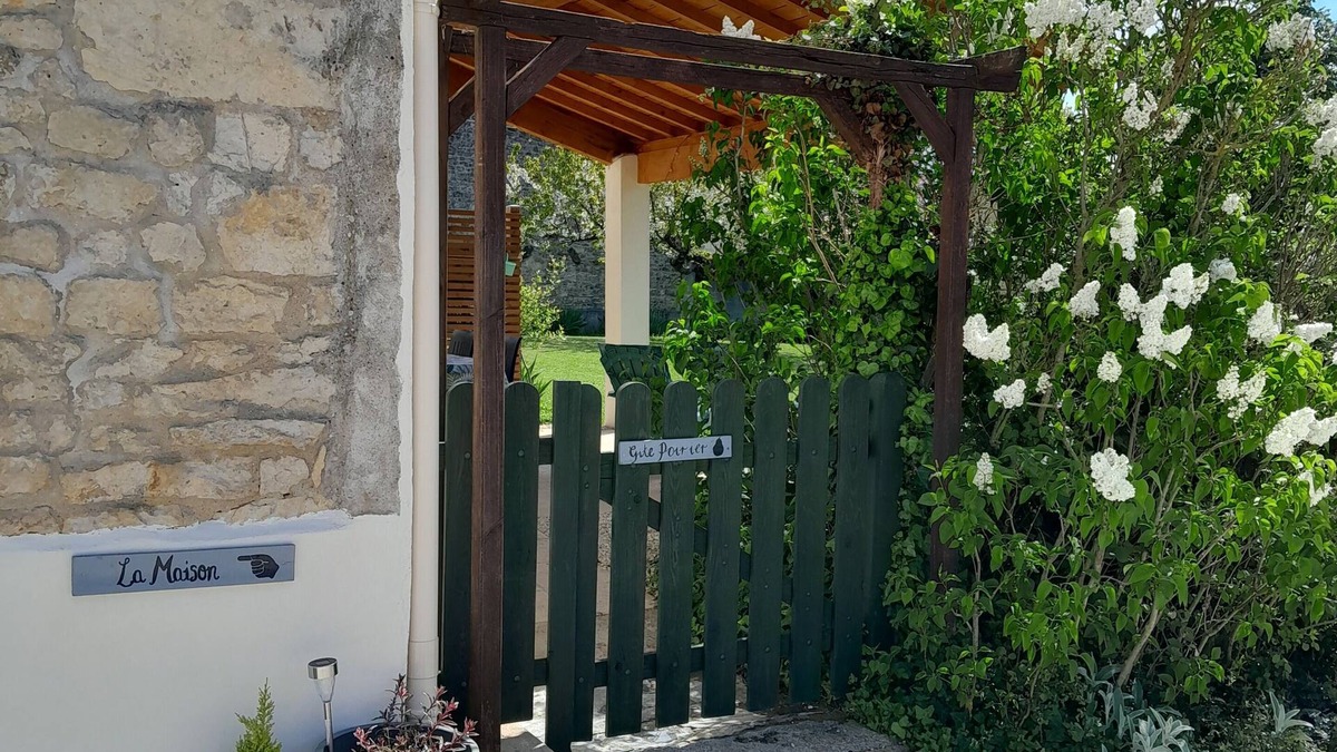 Saint-Valerien Cottage | Charming rural gite set in its own garden in the beautiful Vendee