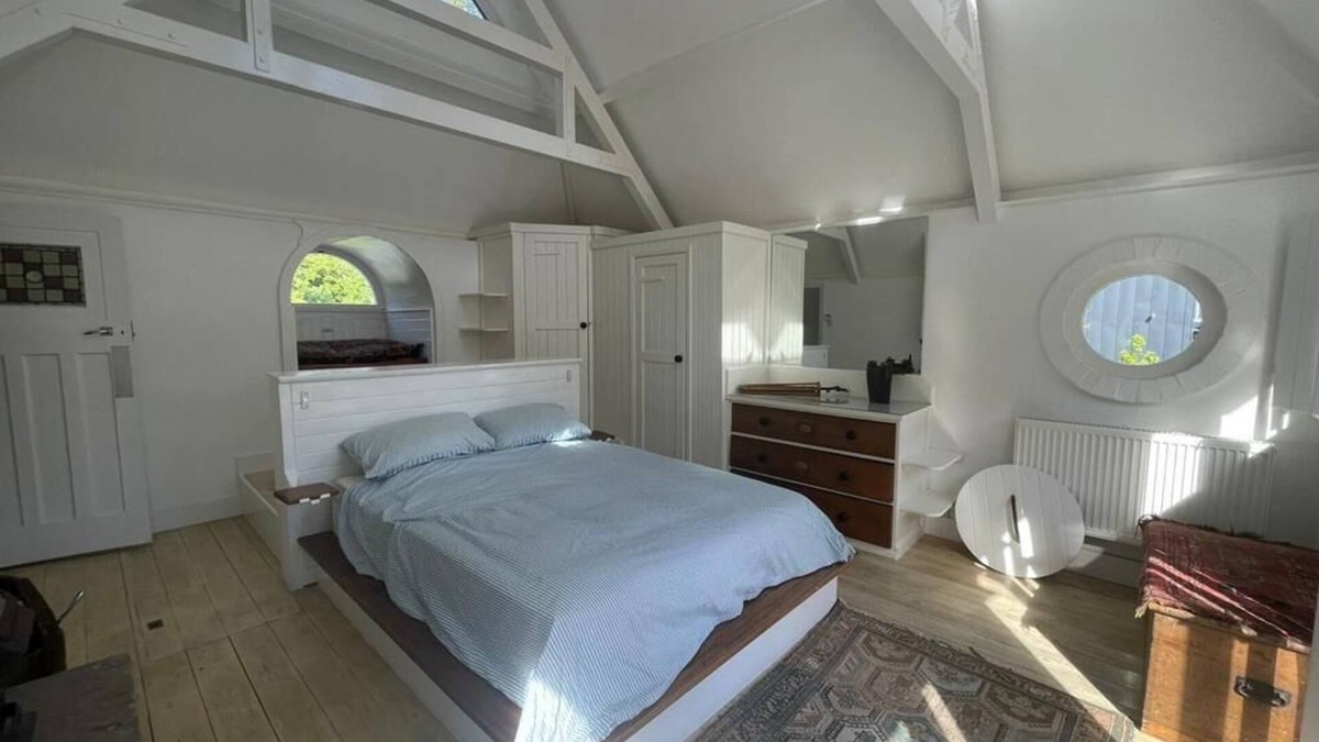 Whippingham House | Charming rural property with a nautical feel.