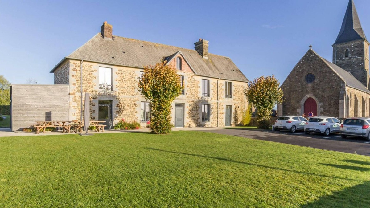 Le Guislain Cottage | Charming Rural Retreat: Spacious 5BR Home w/Scenic Views, Wi-Fi & Modern Amenities Near Top Attractions