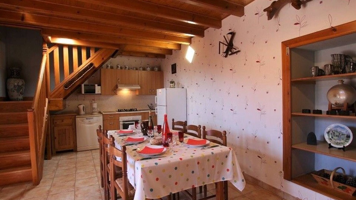 Boisset Cottage | Charming Rural Retreat: 3 BR, En-Suite WCs, Terraces, BBQ, Baby Gear, Near Medieval Villages