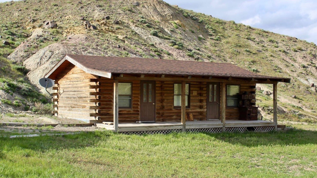 Wapiti Cabin | Charming Rustic Log Cabin near Yellowstone