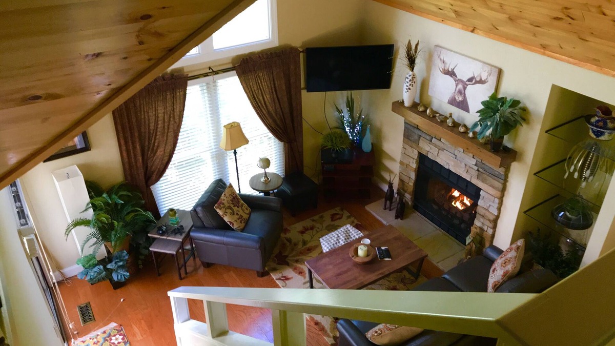 Sapphire House | CHARMING RUSTIC MODERN CLEAN PRIVATE RELAXING & FUN w/Resort Package