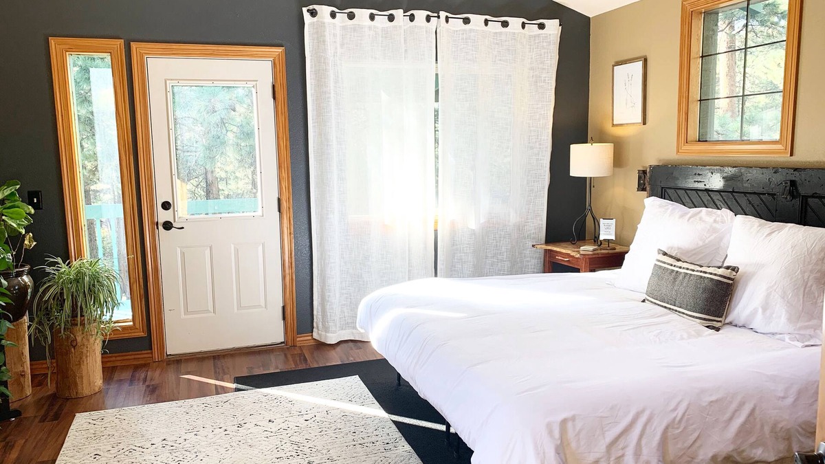Larkspur Apartment | Charming Rustic Ranch