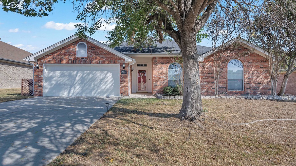 Killeen House | Charming Rustic Retreat with 4-bedroom house with WiFi in enchanting Killeen