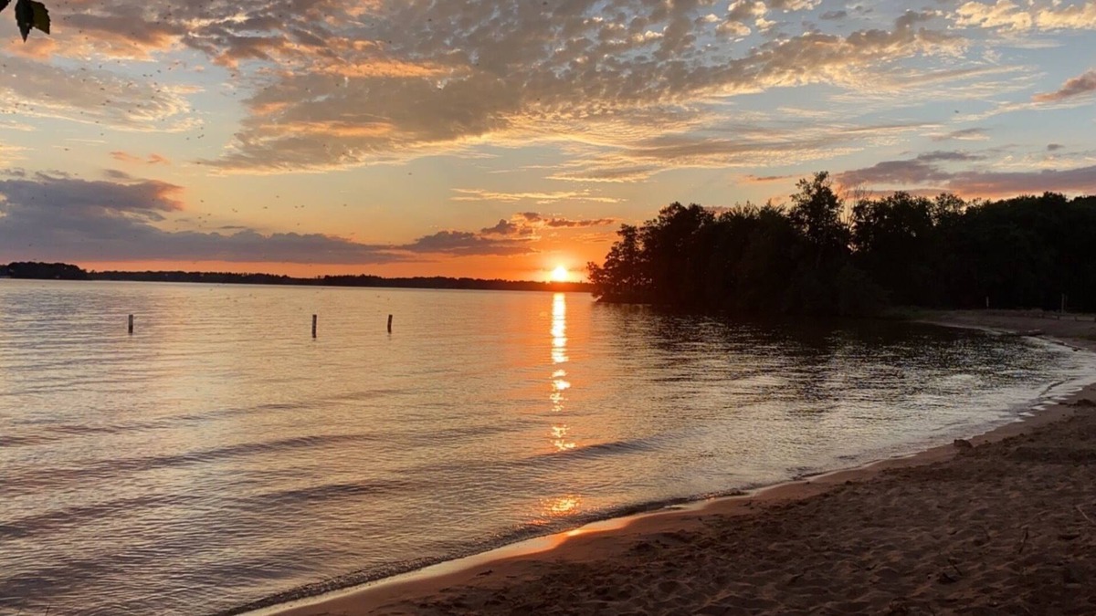 Necedah House | Charming RV Camper Rental Near Lake Petenwell: Your Perfect Camping Getaway!