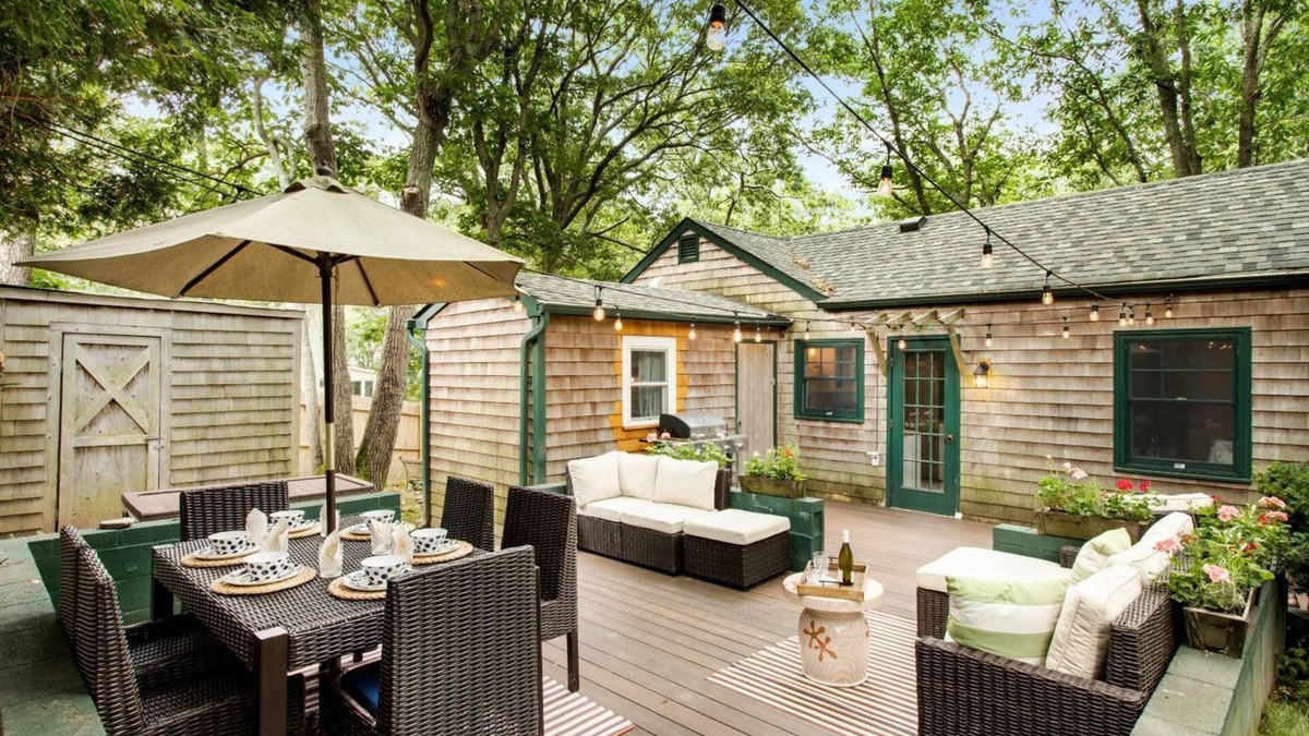 Sag Harbor House | Charming Sag Harbor Cottage by the Beach!