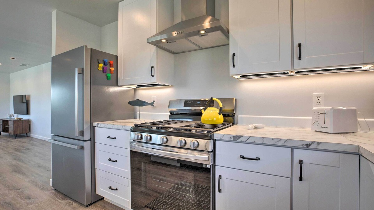 Roseville - Fleet Ridge Apartment | Charming San Diego Apartment - Walk to Bay!