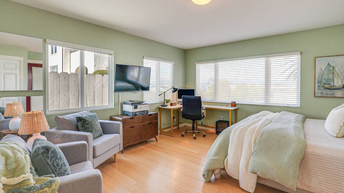 Westside Santa Cruz Apartment | Charming Santa Cruz Studio w/Private Hot Tub