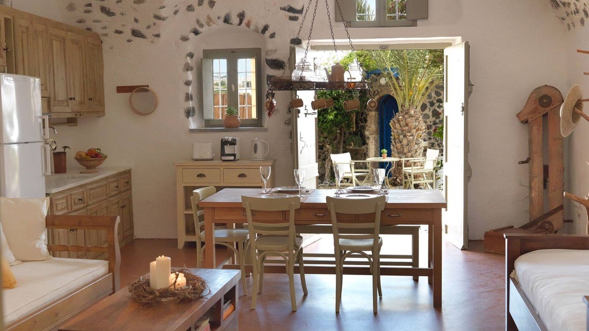 Exo Gonia Villa | Charming Santorini Villa | Pori House | 1 Bedroom | Rustic & Traditional.