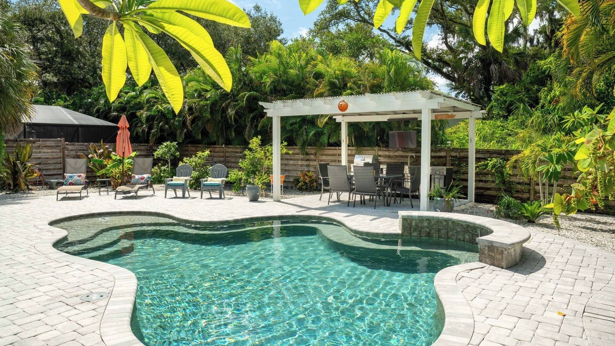 Indian Beach Sapphire Shores House | Charming Sapphire Shores Bungalow with Backyard Oasis