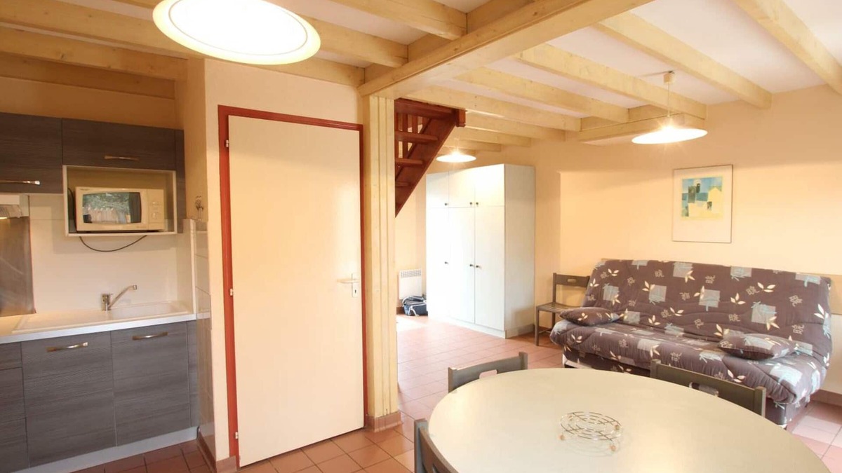 Omonville-la-Rogue Cottage | Charming Seaside Cottage with Terrace, BBQ, and Parking, 100m from Port