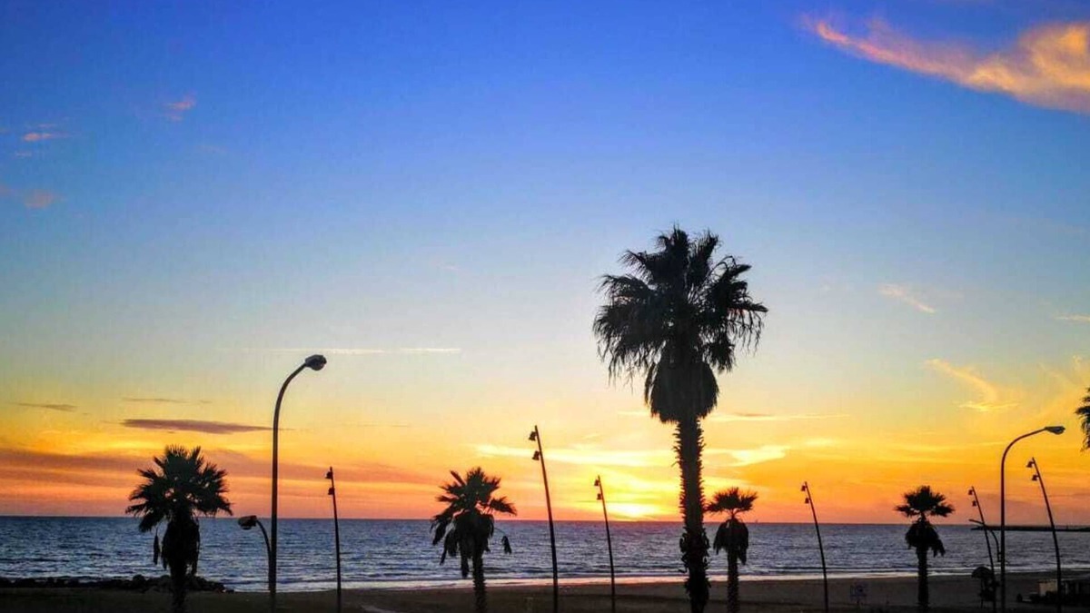 Gela Apartment | Charming sea front apartment,with 2 bedrooms, AC ,kitchen, washing machine, wifi