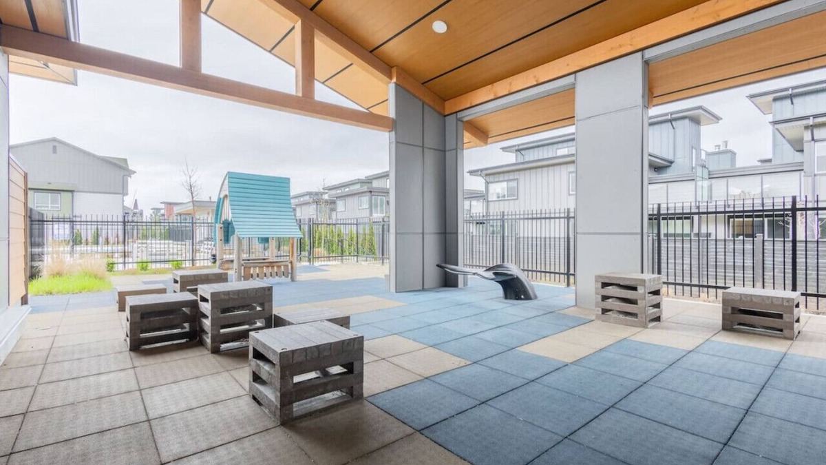 Tsawwassen Apartment | Charming Seaside Oasis: Balcony ~ Pool ~ Gym ~ Pkg
