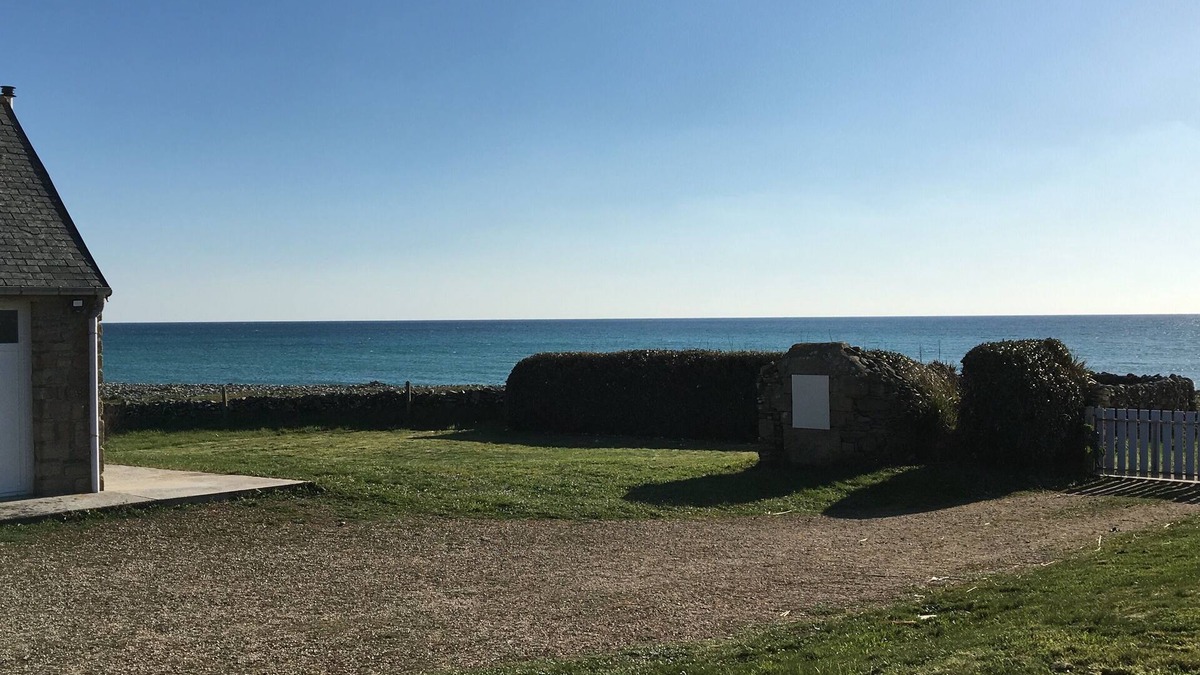 Plozevet House | Charming seaside fisherman's cottage with garden