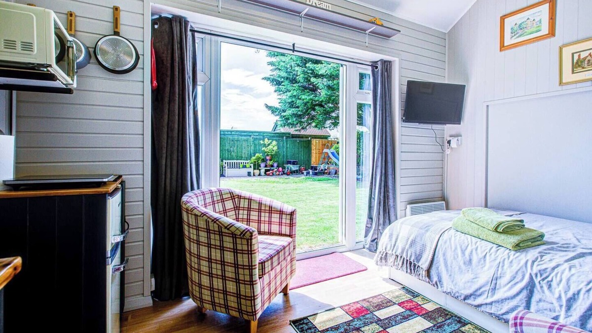 Upper Beeding Apartment | Charming Self Contained Garden Studio Upper Beeding