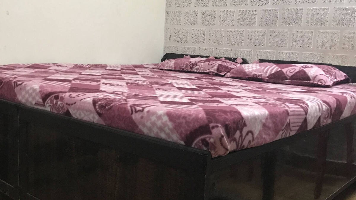 Chittaranjan Apartment | Charming separate entire Studio Apartment in South delhi next to Greater Kailash