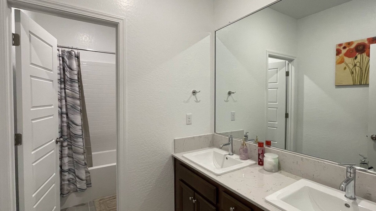 Visalia House | Charming Sequoia Vista - Beautiful brand new house , just 25 min to Sequoia NP