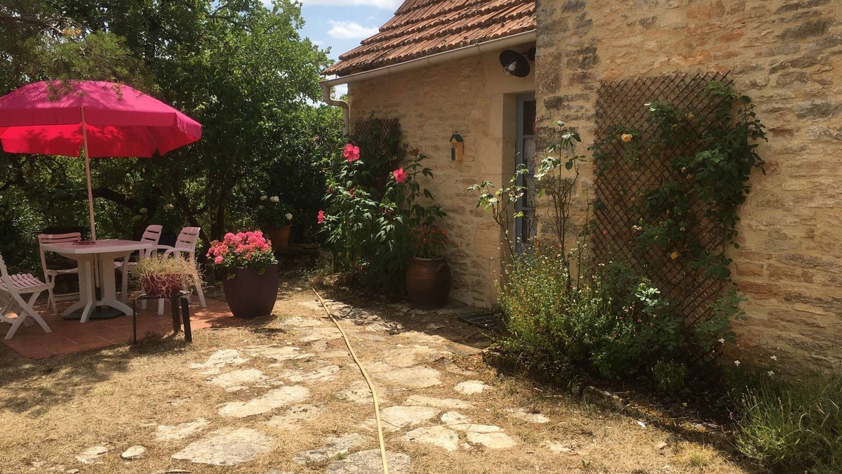 Saint-Medard House | Charming simplicity and a shared pool are the hallmarks of Esther's home.