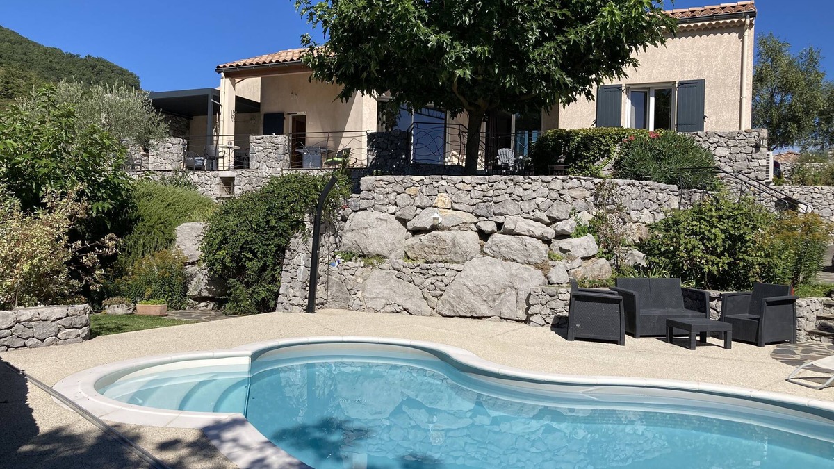Rochessauve Villa | Charming single-storey villa, quiet location with swimming pool, shaded dining area