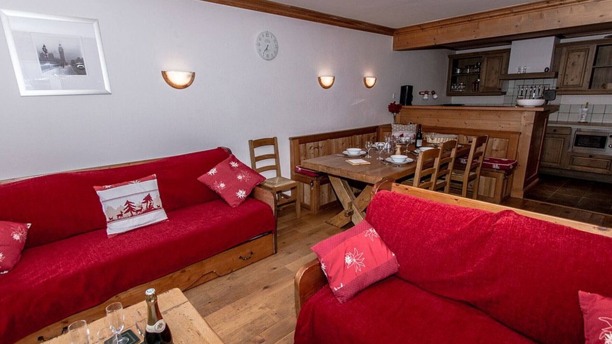 Val-d'Isere Apartment | Charming Ski-In/Ski-Out Apartment - Val d'Isère, Sleeps 8, Southern Balcony, Free Shuttle