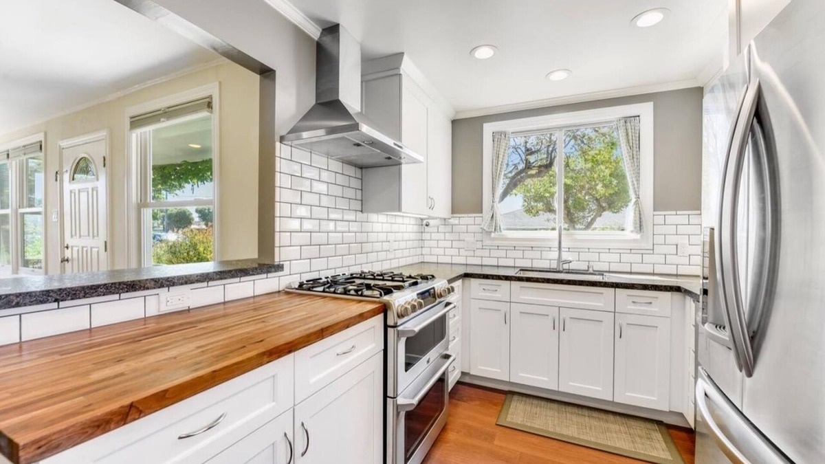 Millbrae House | Charming Sky Cove: SFO Haven