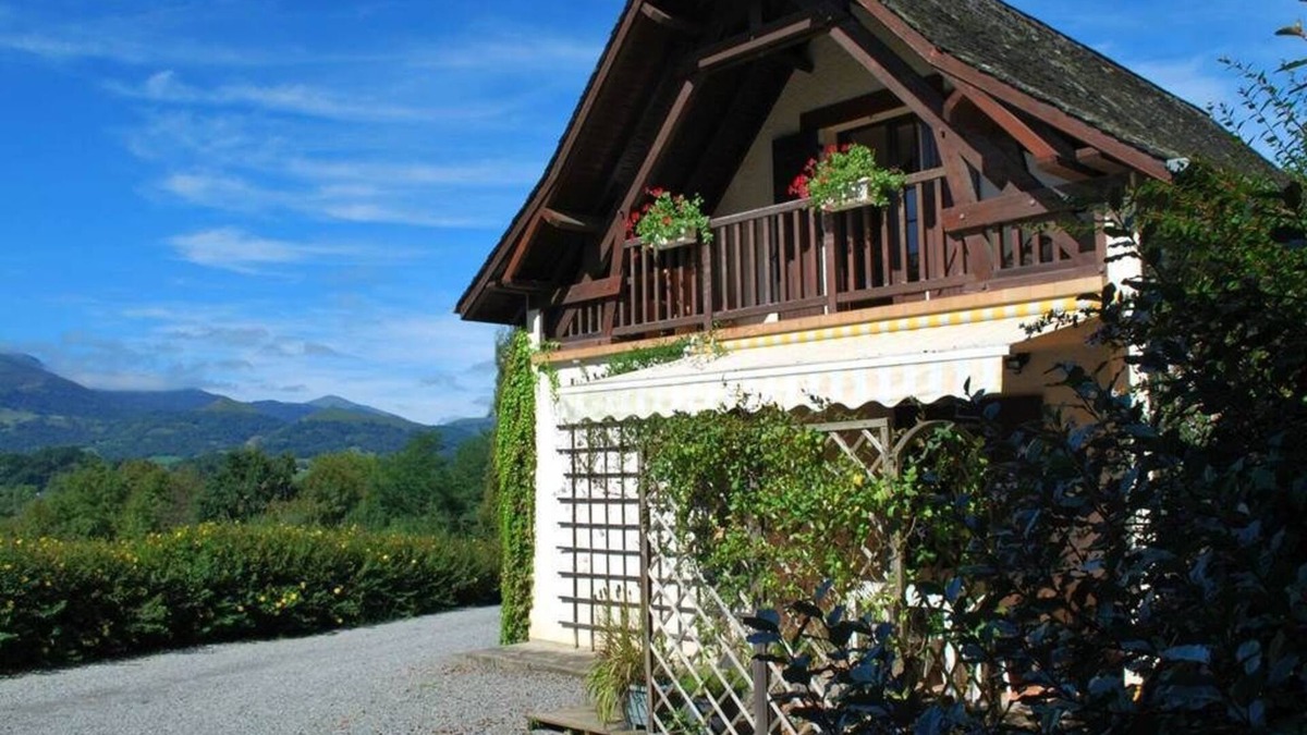 Menditte House | Charming Small Cottage in Soule