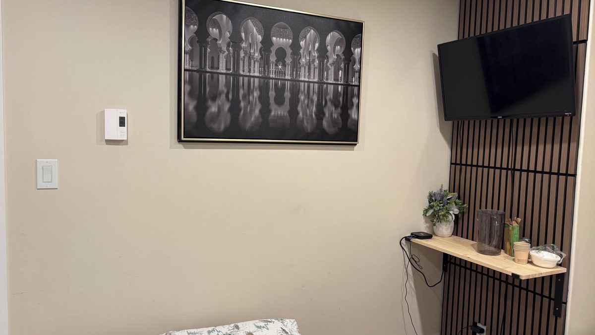 Terra Nova Apartment | Charming small studio in adorable St. John's WiFi access, 2 twin beds, full bath