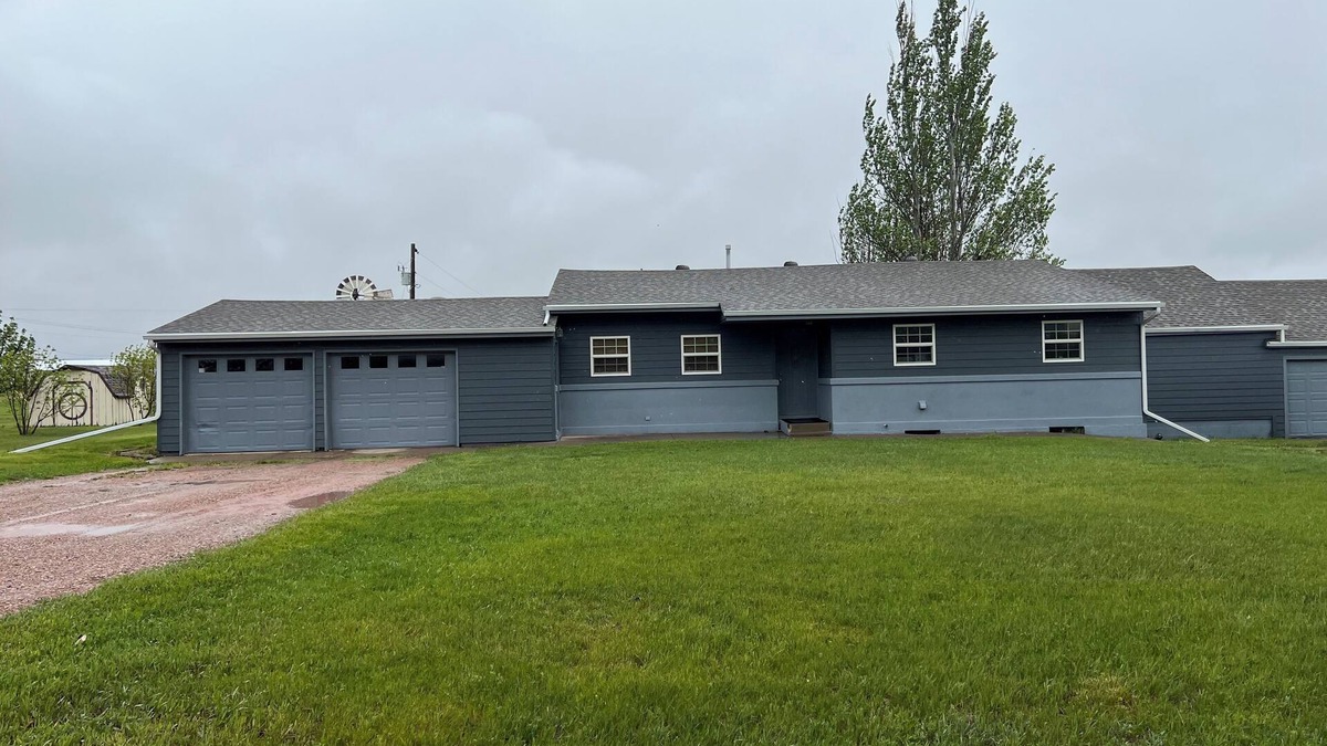 Caputa House | Charming Small-Town Getaway in New Underwood