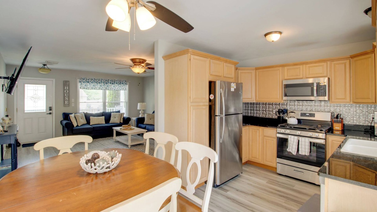 Somers Point House | Charming Somers Point House w/Private Pool!
