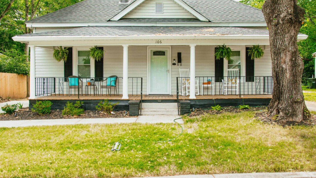 Greer House | Charming Southern Cove - Heart of Downtown Greer