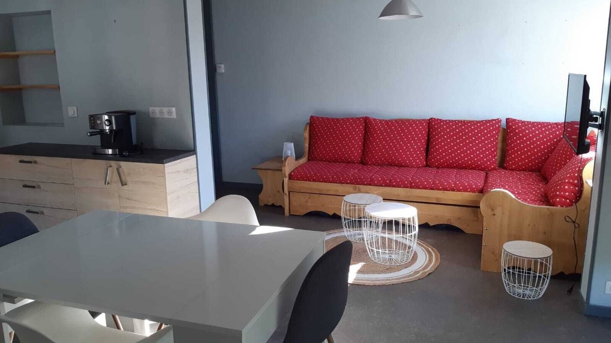 Arc-1600 Apartment | Charming, spacious apartment close to shops with heated terrace