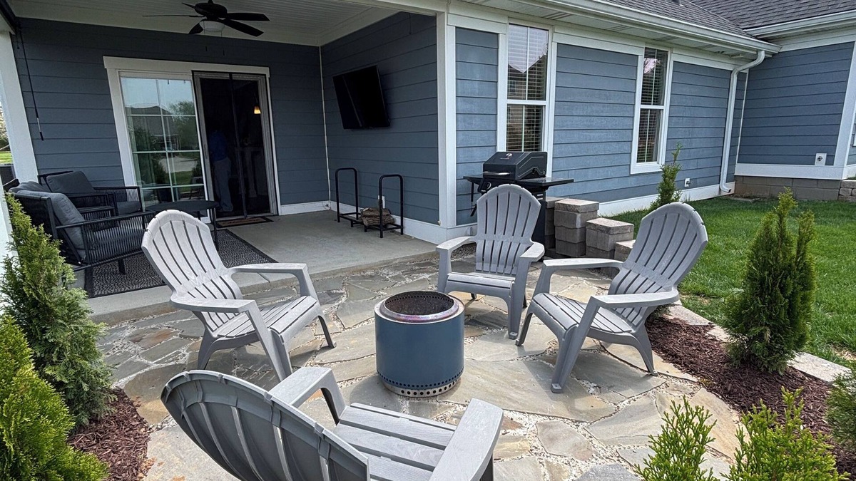 Crestwood House | Charming, spacious, 2-bedroom townhome just 15 minutes from Louisville!