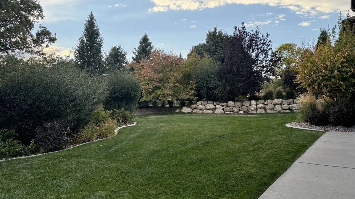 Alpine House | Charming Spacious 2-bedroom Guest Suite in Highland