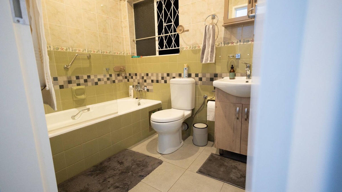 The Reeds House | Charming Spacious 3-bedroom house in Centurion with WiFi and Big Pool