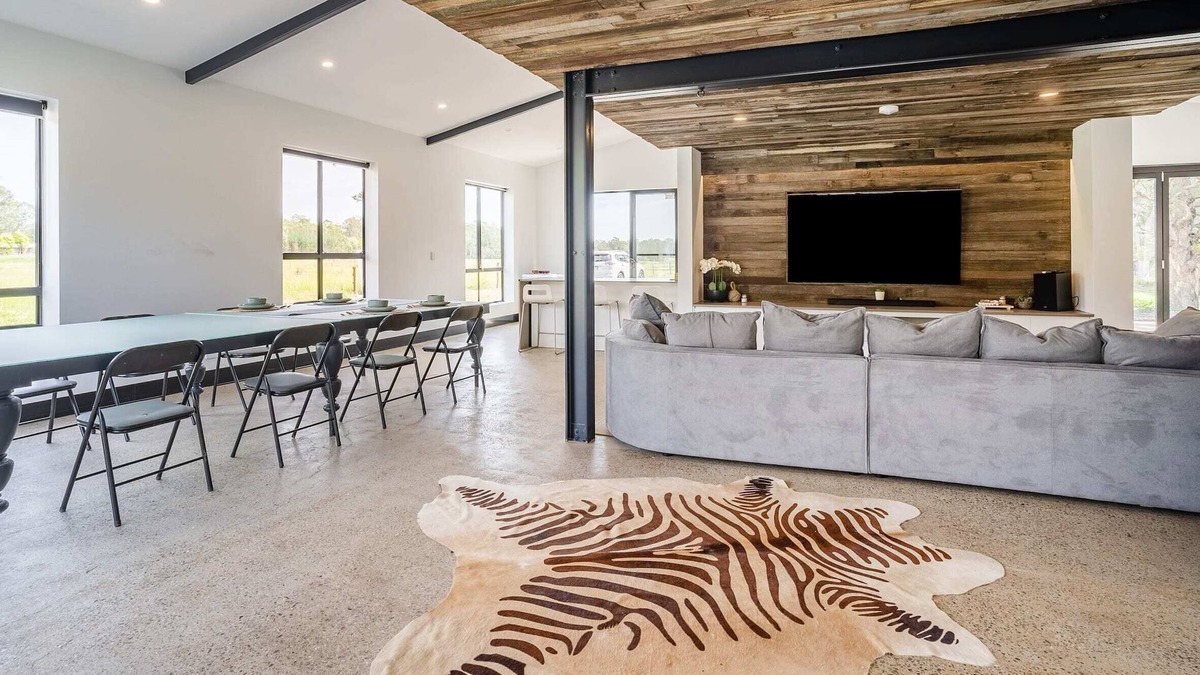 Pitt Town House | Charming & Spacious 4BR Retreat