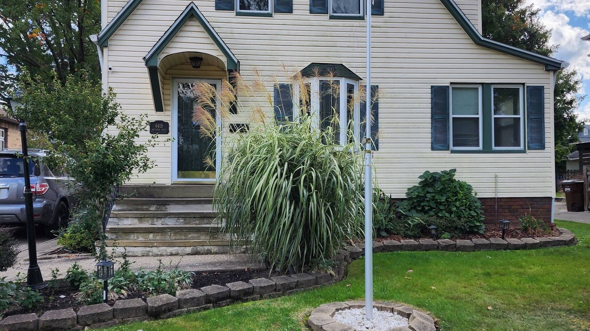 Parma House | Charming Spacious & Affordable. Gem of Parma! Modern space superbly clean.