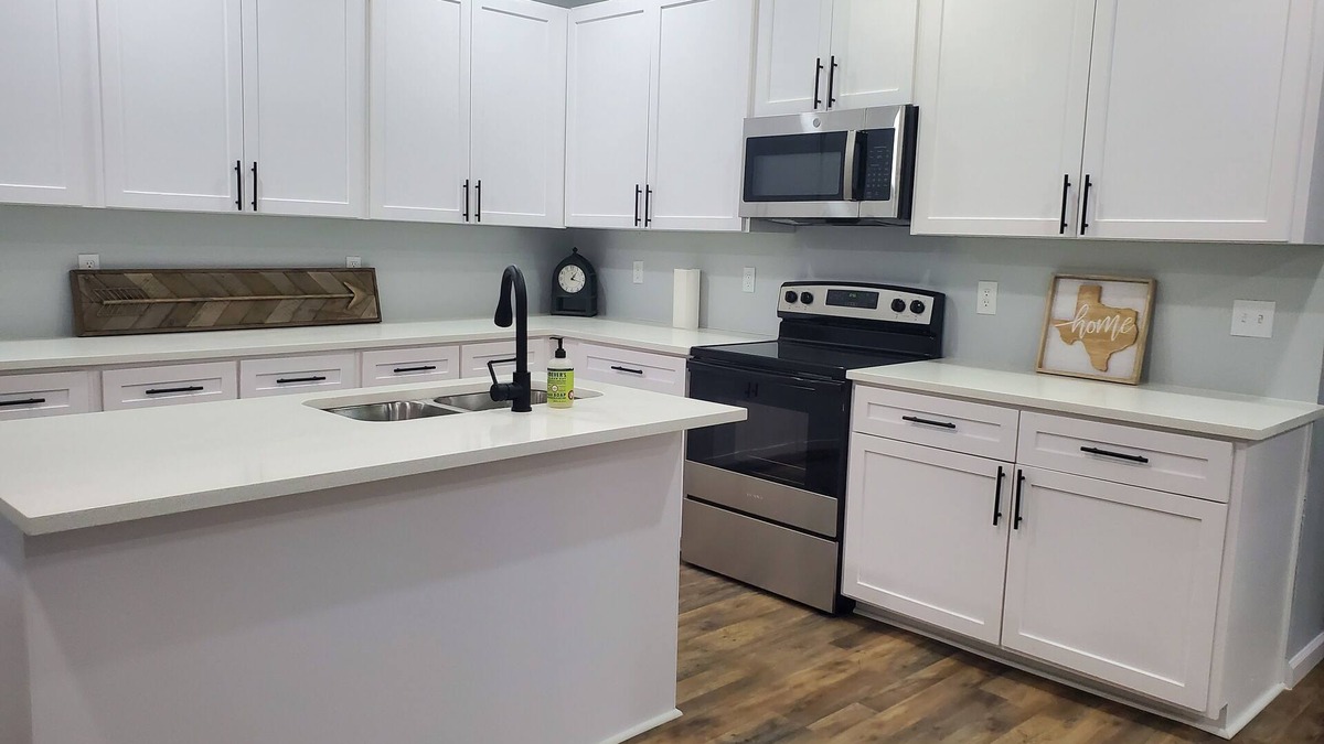 Hillsboro House | Charming spacious house with WiFi walking distance from downtown Hillsboro