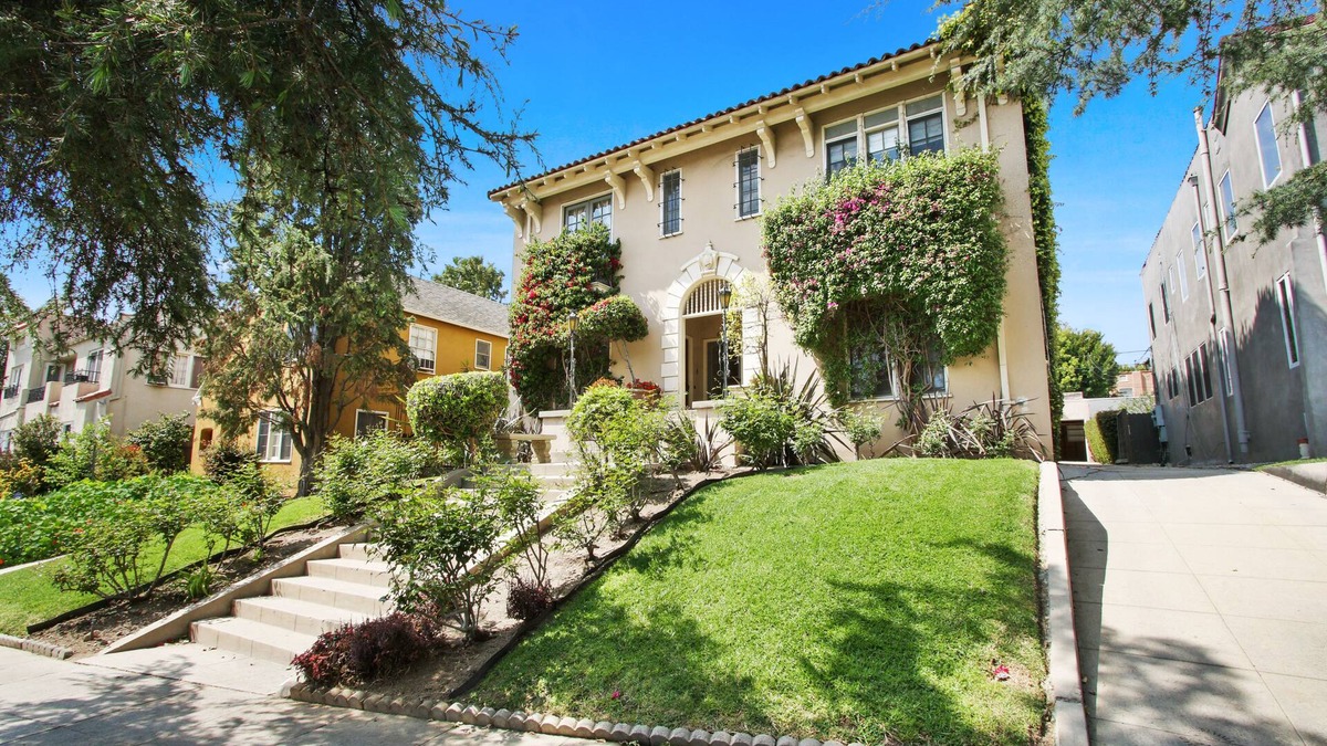 Larchmont Apartment | Charming, spacious suite just steps to Paramount & Larchmont Village!