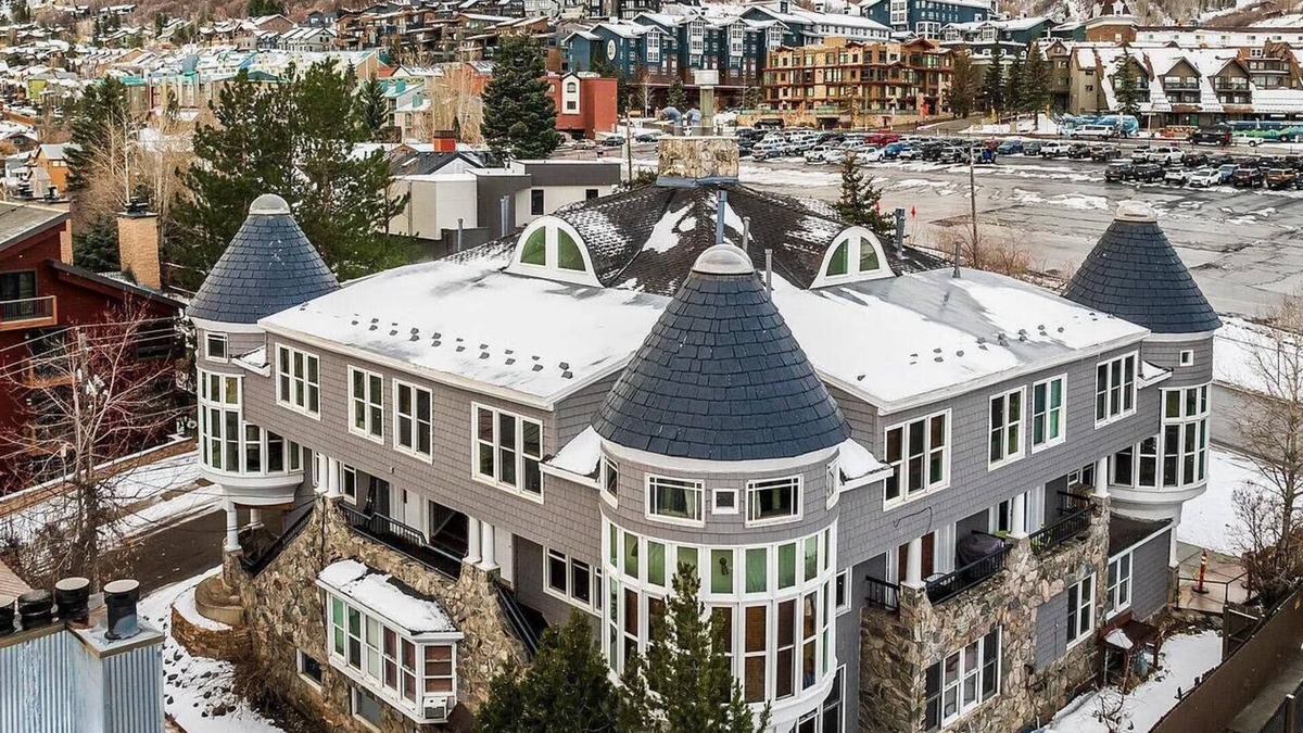 North Park City Apartment | Charming, Spactious Empire House 3B - 1 Minute Walk to Ski - Sleeps 5