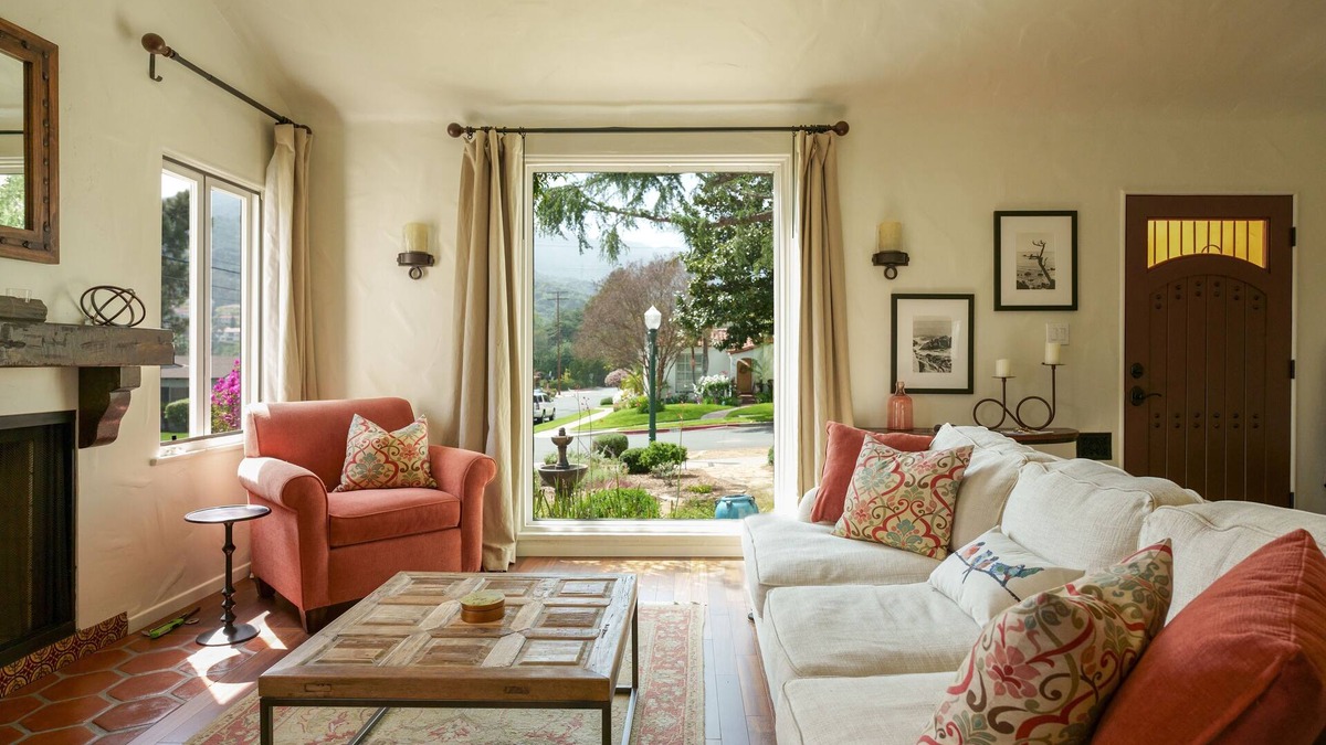 Glendale House | Charming Spanish 3 Bedroom 2 Bathroom Home in Glendale