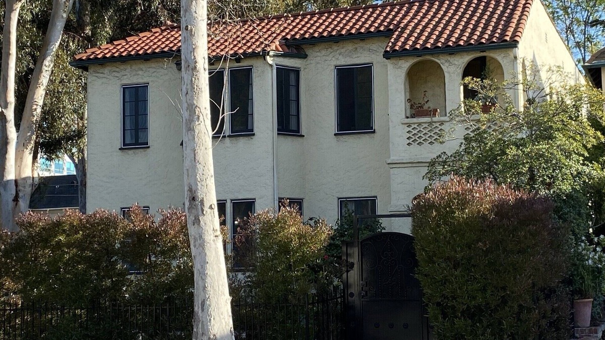 Beverly Grove House | Charming Spanish Oasis. Grove- Beverly Hills-LACMA-N. of Wiltshire.