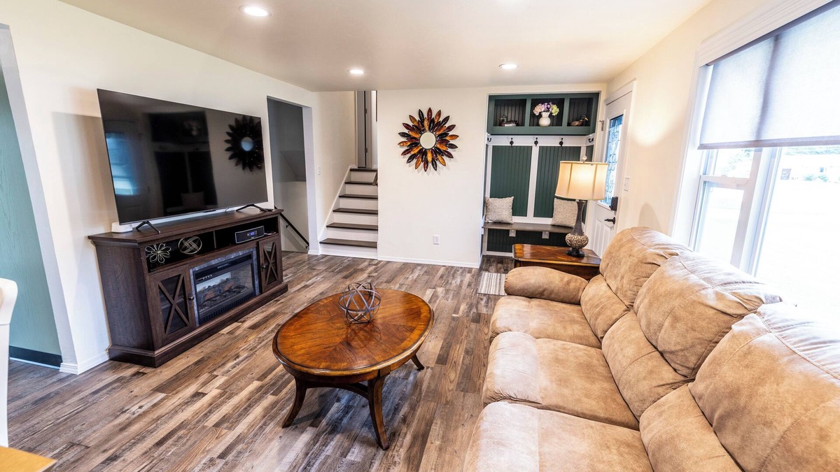 Green Bay House | Charming Split-Level Near Lambeau