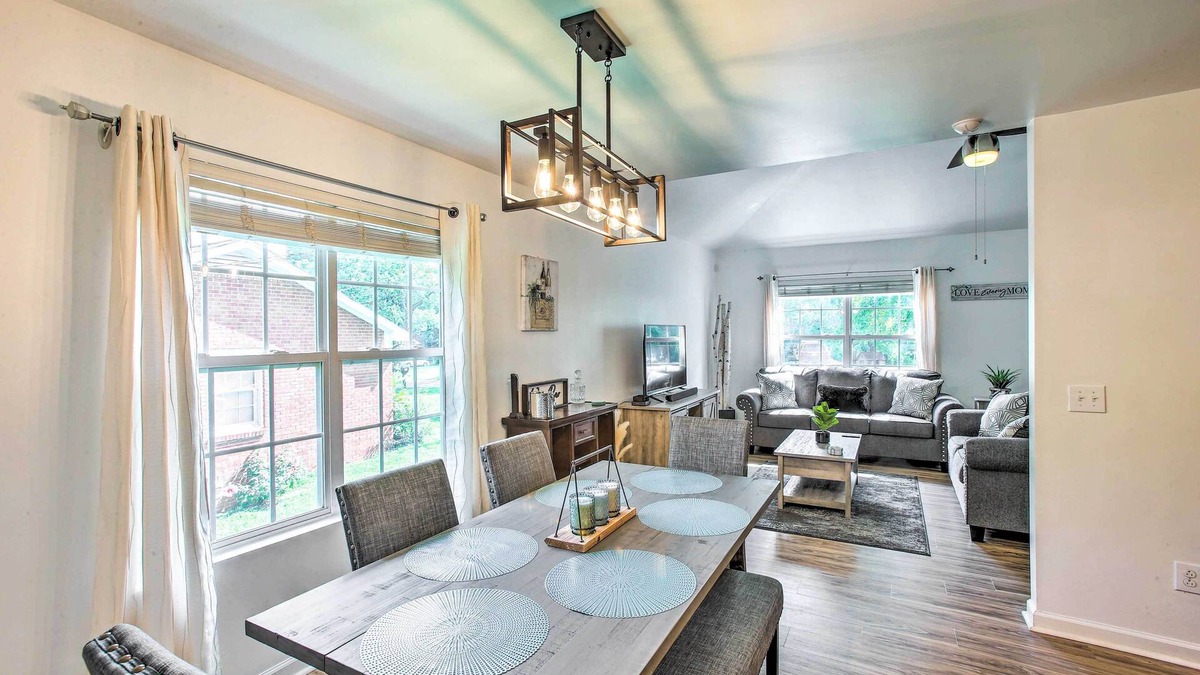 Springfield House | Charming Springfield Escape w/Furnished Deck