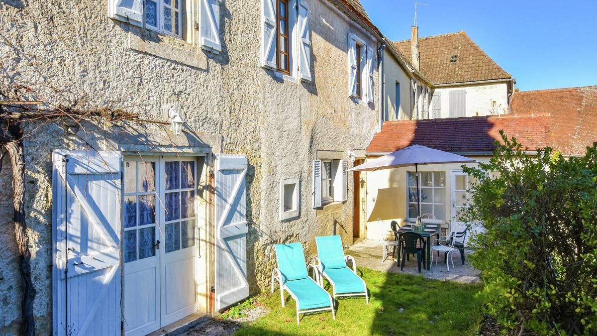 Montfaucon House | Charming Stay in Montfaucon