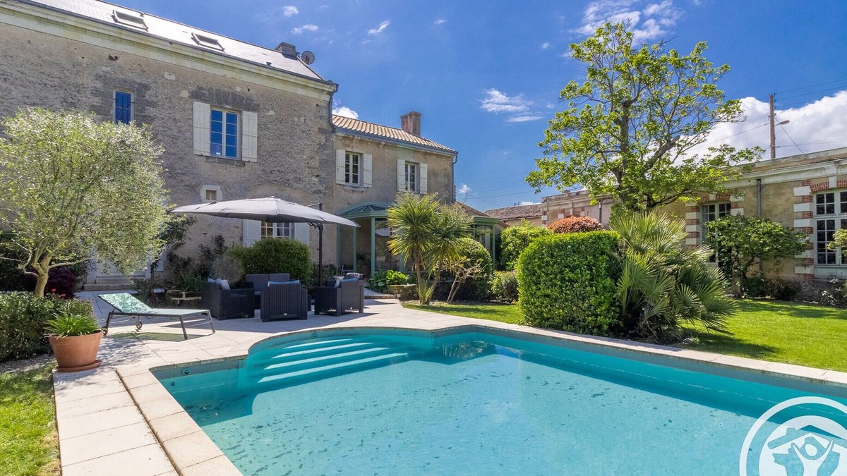 Saint-Georges-sur-Layon Bed & Breakfast | Charming Stay with Pool in Loire Valley's Wine Region